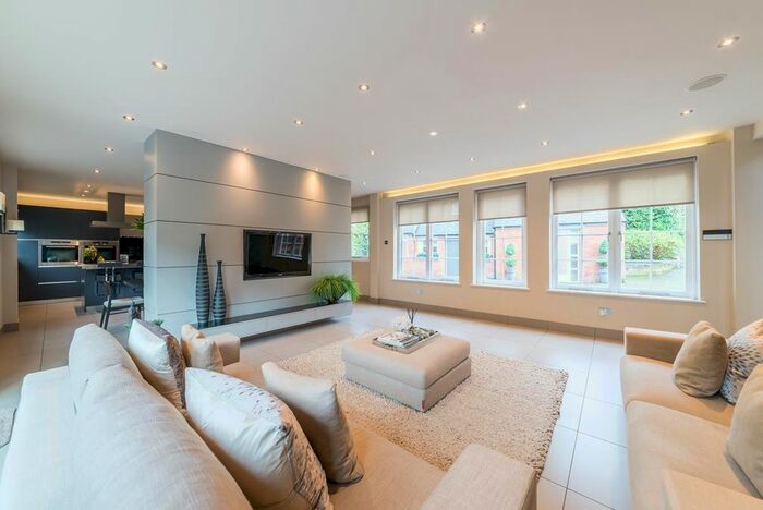 5 Bedroom Detached House To Rent In Green Lane, Cobham, KT11