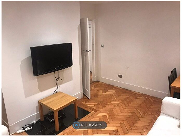 3 Bedroom Flat To Rent In Nelsons Row, London, SW4