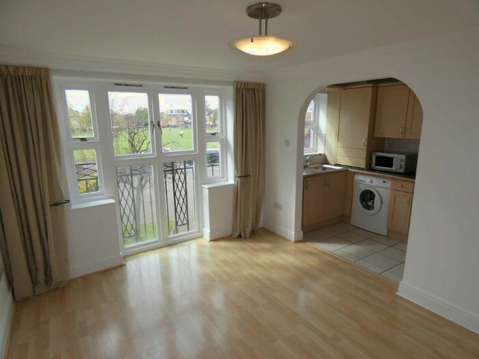 1 Bedroom Flat To Rent In Belgrade Road, Hampton, TW12