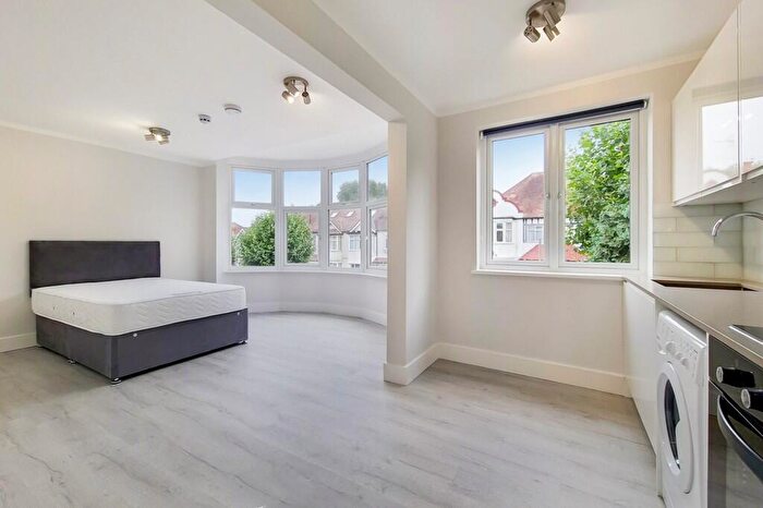 Studio To Rent In The Drive, London, NW11