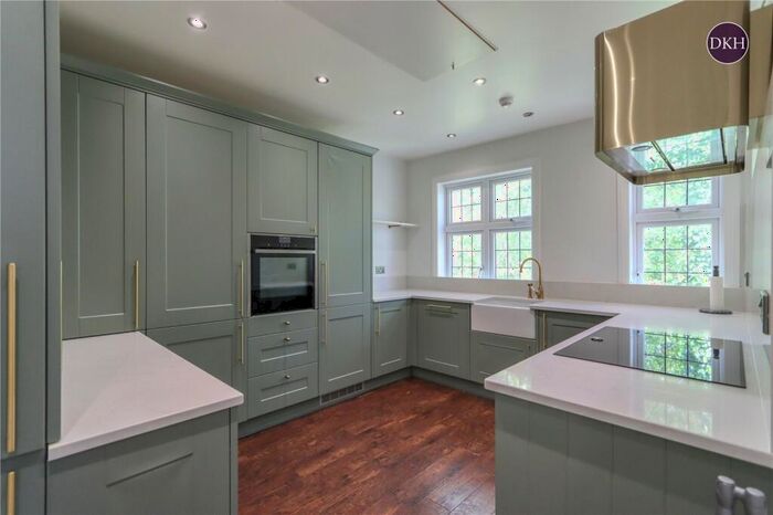 2 Bedroom Apartment To Rent In North Approach, Northwood, HA6