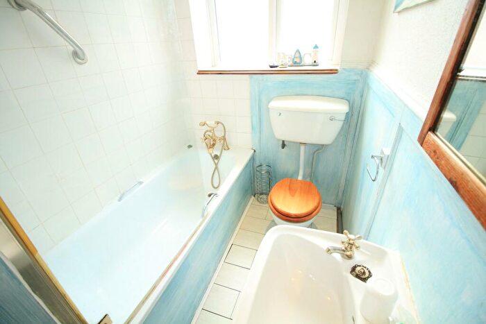 1 Bedroom Flat To Rent In Burns Street, Nottingham, NG7