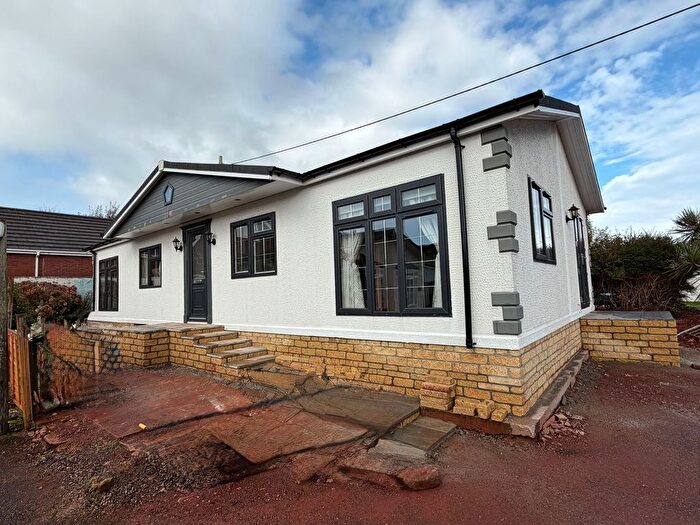 3 Bedroom Mobile/park Home For Sale In Totnes Road, Paignton, Devon, TQ4