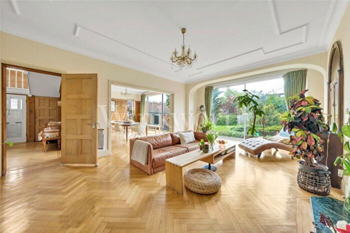 6 Bedroom Detached House To Rent In Armitage Road, London, NW11