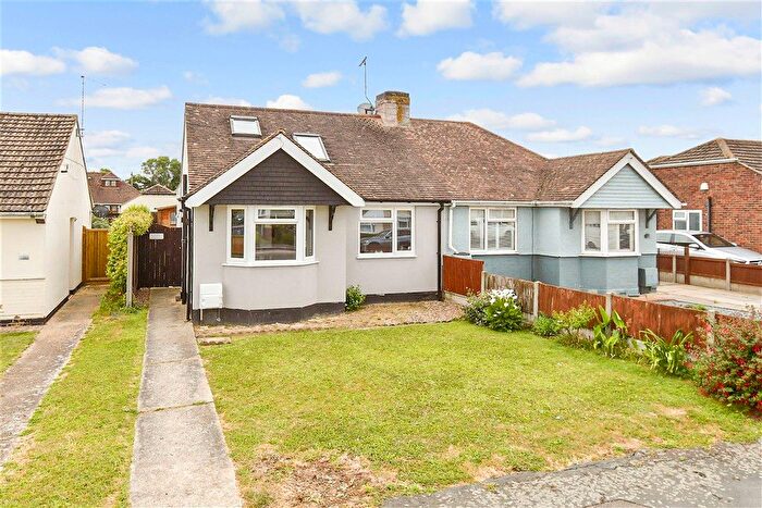 4 Bedroom Chalet For Sale In Woodman Avenue, Whitstable, Kent, CT5