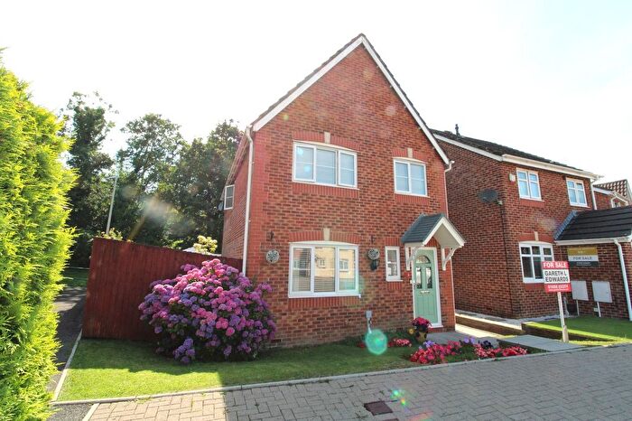 3 Bedroom Detached House For Sale In Rhodfa'r Coed, Maesteg, Bridgend., CF34