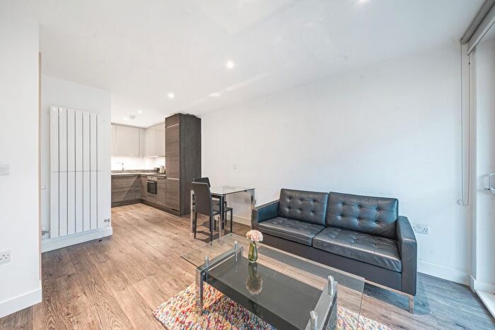 1 Bedroom Flat To Rent In Whiting Way, London, SE16