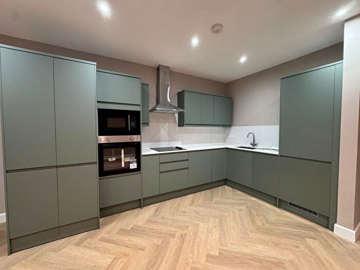 2 Bedroom Bungalow To Rent In High Road, N12