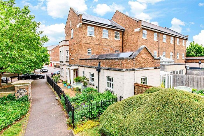 5 Bedroom End Terrace House For Sale In Eleanor Walk, Greenhithe, Kent, DA9