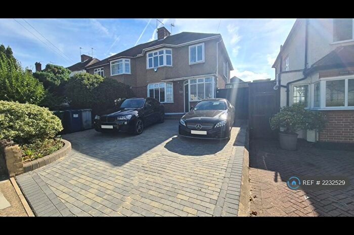3 Bedroom Semi-Detached House To Rent In Cat Hill, Barnet, EN4