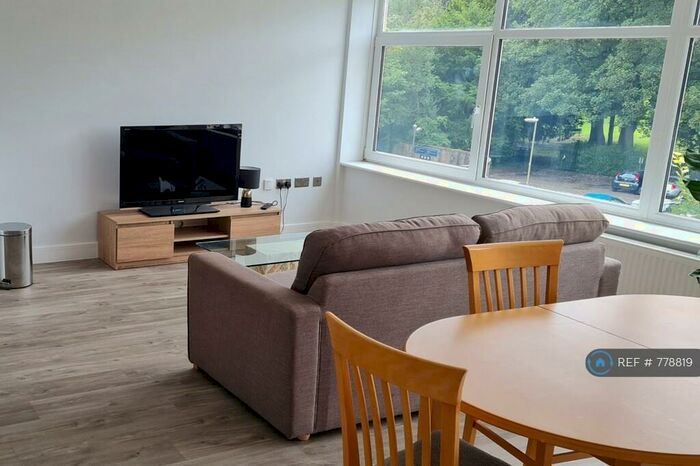 2 Bedroom Penthouse To Rent In Hamlet House, Alton, GU34