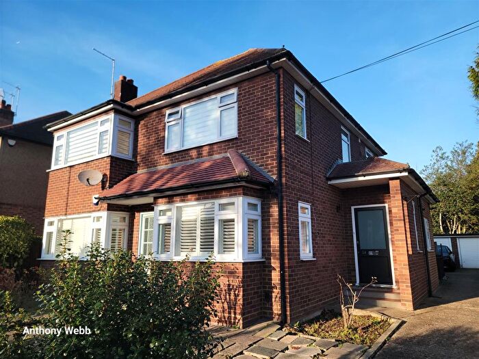 2 Bedroom Maisonette To Rent In Berry Close, Winchmore Hill, N21