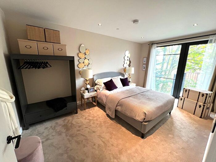 2 Bedroom Flat To Rent In The Mall, London, W5