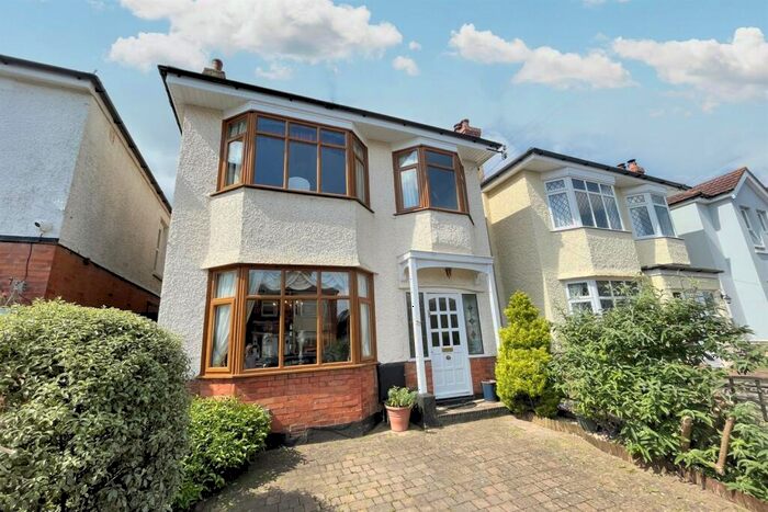 3 Bedroom Detached House For Sale In Southbourne, BH6