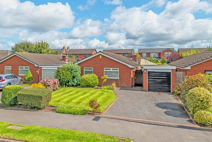 3 Bedroom Detached Bungalow For Sale In Thorntree Green, Appleton Thorn, Warrington, WA4