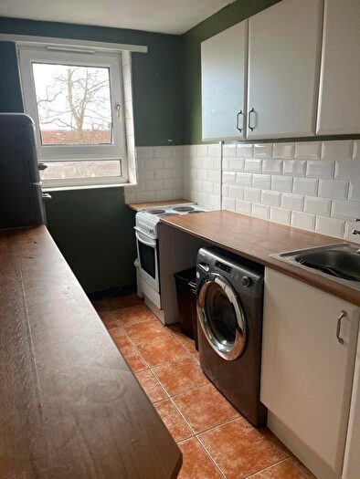 2 Bedroom Flat To Rent In Grassendale Court, L19