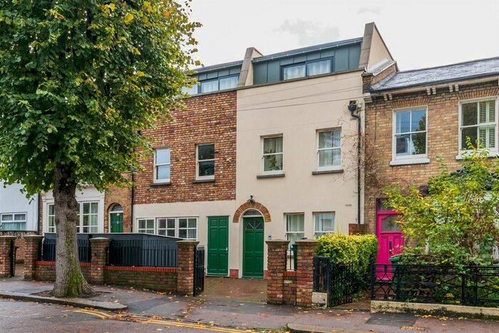 1 Bedroom Flat To Rent In Grosvenor Park Road, London, E17