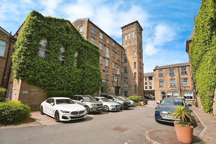 1 Bedroom Flat For Sale In Plover Road, Huddersfield, HD3
