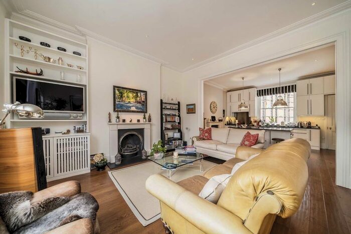 4 Bedroom Flat To Rent In Upper Addison Gardens, London, W14