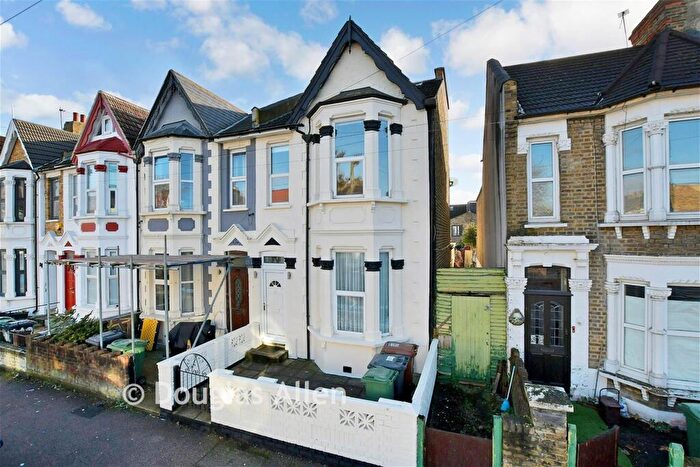 5 Bedroom End Of Terrace House For Sale In Calderon Road, Leytonstone, E11