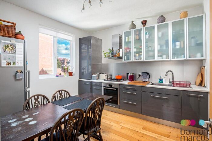 2 Bedroom Apartment To Rent In High Road, London, N20