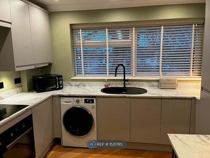 2 Bedroom Flat To Rent In Patching Hall Lane, Chelmsford, CM1