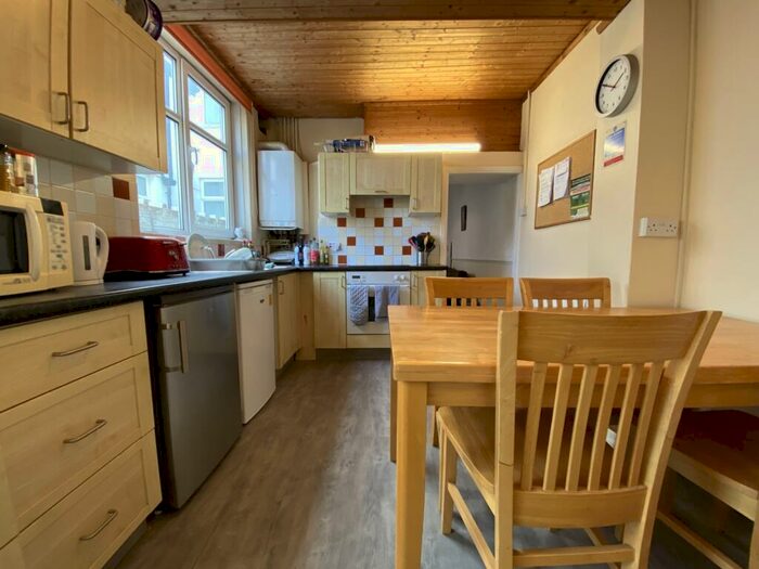 5 Bedroom Terraced House To Rent In Lisvane Street, Cathays, CF24