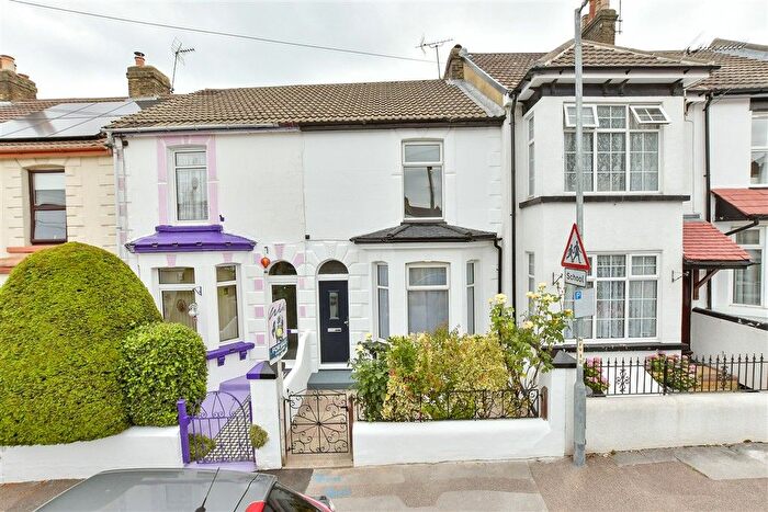 3 Bedroom Terraced House For Sale In Milton Road, Gillingham, Kent, ME7