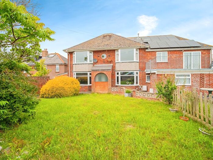 2 Bedroom Flat For Sale In Chickerell Road, Chickerell, Weymouth, Dorset, DT3