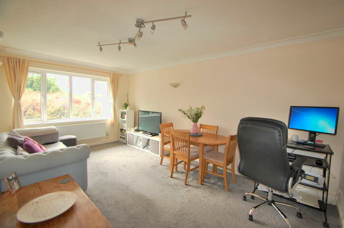 2 Bedroom Apartment To Rent In Parkgate Road, Wallington, SM6