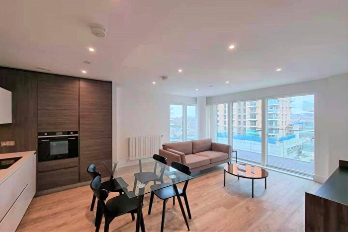 2 Bedroom Apartment To Rent In Cobham House, SE3