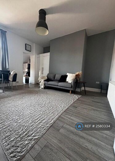 3 Bedroom Flat To Rent In Simonside Terrace, Newcastle Upon Tyne, NE6