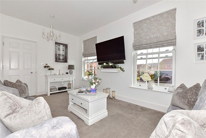 4 Bedroom Detached House For Sale In Buzzard Drive, Whitfield, Dover, Kent, CT16