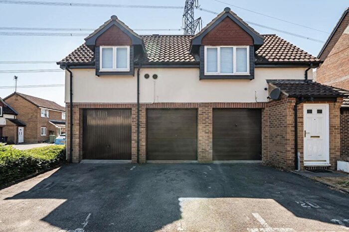 2 Bedroom Apartment For Sale In Wensum Drive, Didcot, OX11