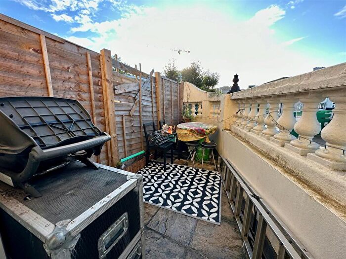 1 Bedroom Apartment To Rent In Canterbury Road, London, NW6