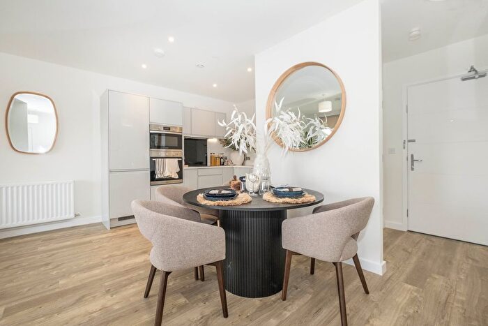 1 Bedroom Flat To Rent In Elmsleigh Road, Staines, TW18