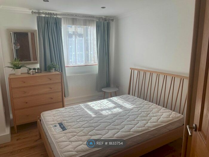 3 Bedroom Flat To Rent In Parmoor Court, London, EC1V