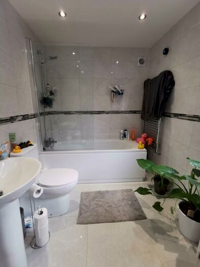 2 Bedroom Flat To Rent In Gwydr Crescent, Uplands, Swansea, SA2