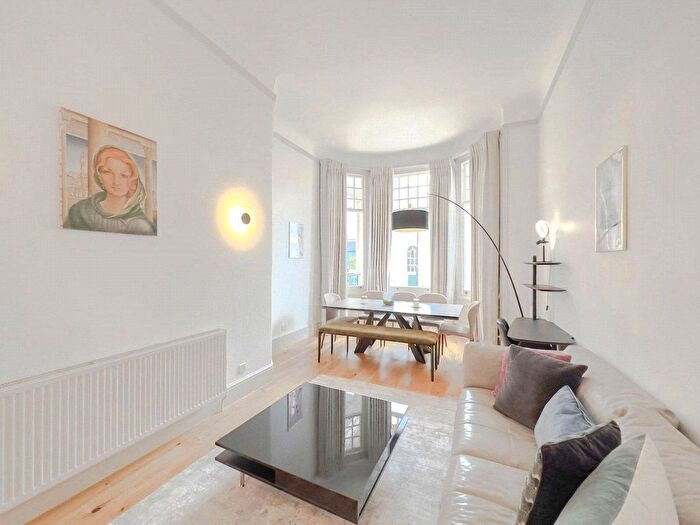 3 Bedroom Flat For Sale In Stanhope Gardens, London, SW7