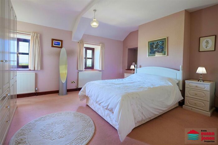 4 Bedroom Detached House For Sale In Ty'n Lon, Abererch, LL53