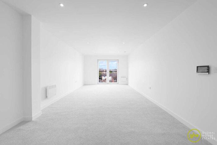 2 Bedroom Flat To Rent In Grant Court, Salford, Manchester, M5