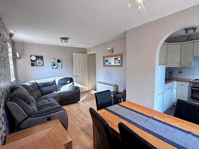 2 Bedroom Flat To Rent In Brimfield Road, Purfleet, RM19