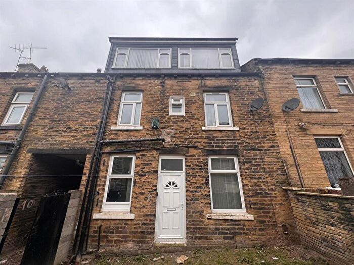 4 Bedroom Terraced House To Rent In St. Leonards Road, Bradford, BD8