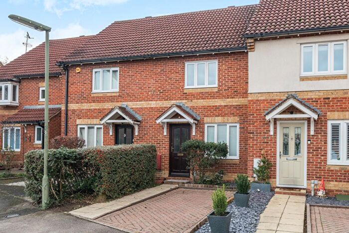 2 Bedroom Terraced House For Sale In Mays Close, Weybridge, KT13