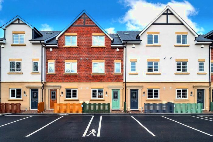 4 Bedroom Mews House To Rent In Booths Hill Road, Lymm, WA13