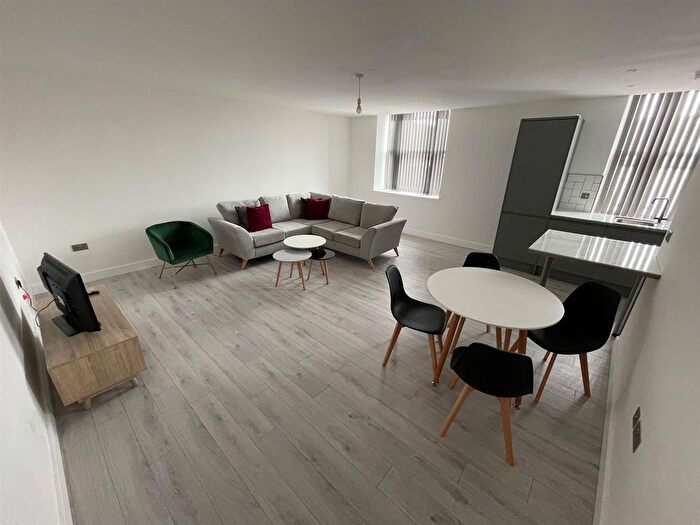 2 Bedroom Flat To Rent In Suffolk House, Silver Street, Hull, HU1