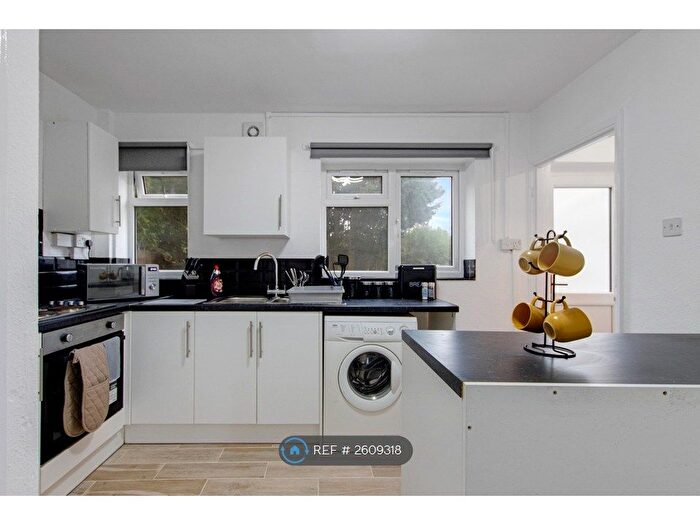 3 Bedroom Terraced House To Rent In Leybourne Drive, Nottingham, NG5