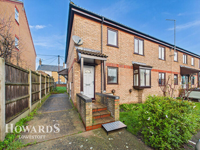 2 Bedroom Flat For Sale In Fen Court, Lowestoft, NR33