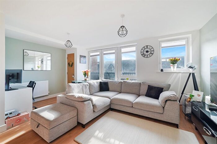 2 Bedroom Flat For Sale In Thanet Court, Nailsworth Crescent, Merstham, RH1