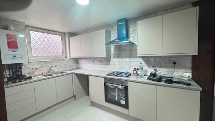 3 Bedroom Semi-Detached House To Rent In Mose Close, London, E13